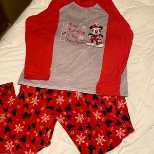 NWOT Women’s Disney Pjs Size Large, 100% Polyester
